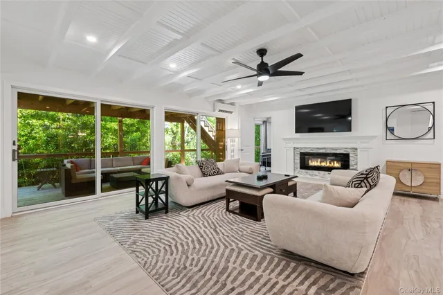 a view of outdoor space and garden view