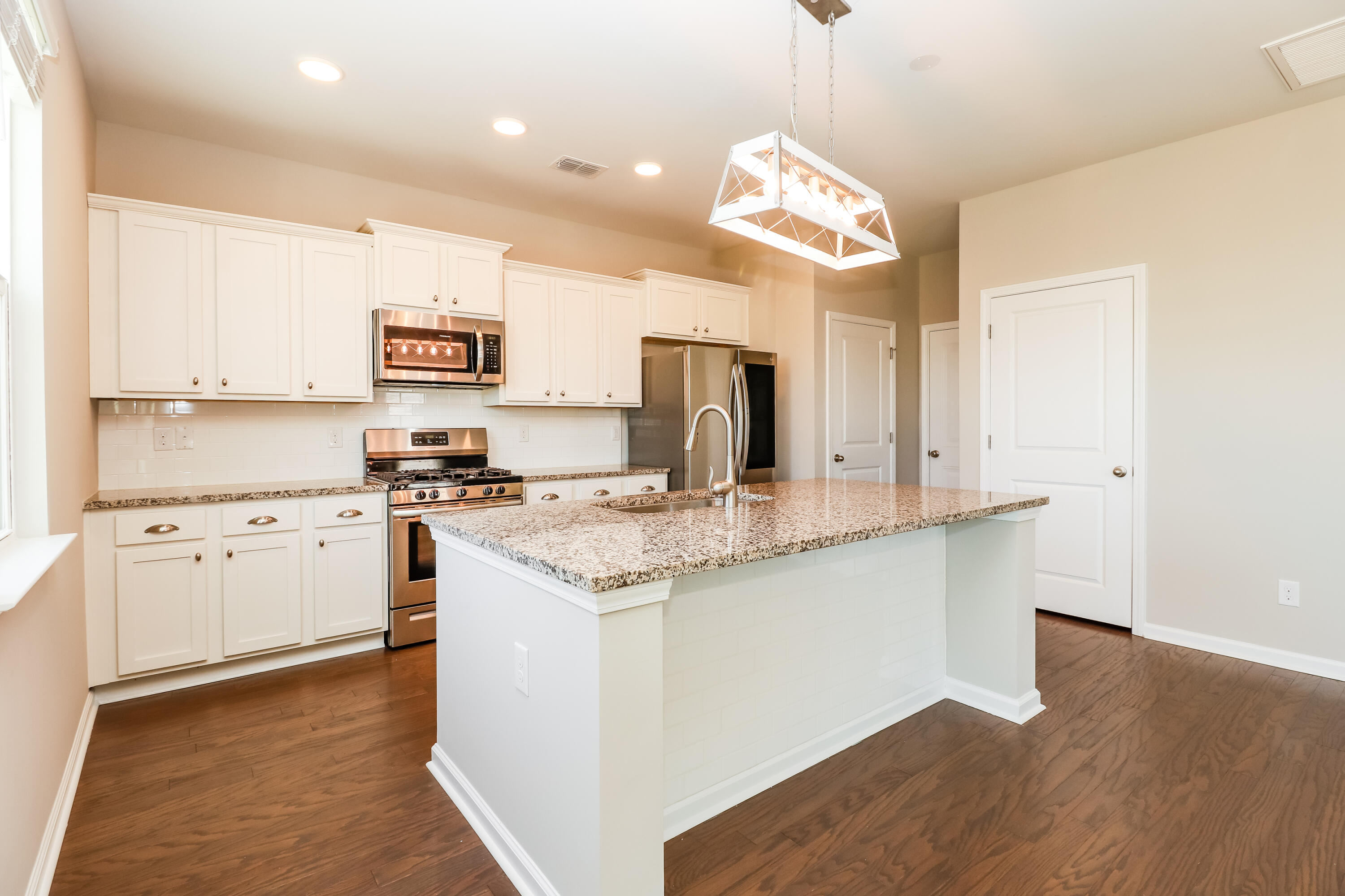 218 Rhodes Court Summerville, SC 29486 - Photo 5 of 14 1006263.218 Rhodes Court - Kitchen_2