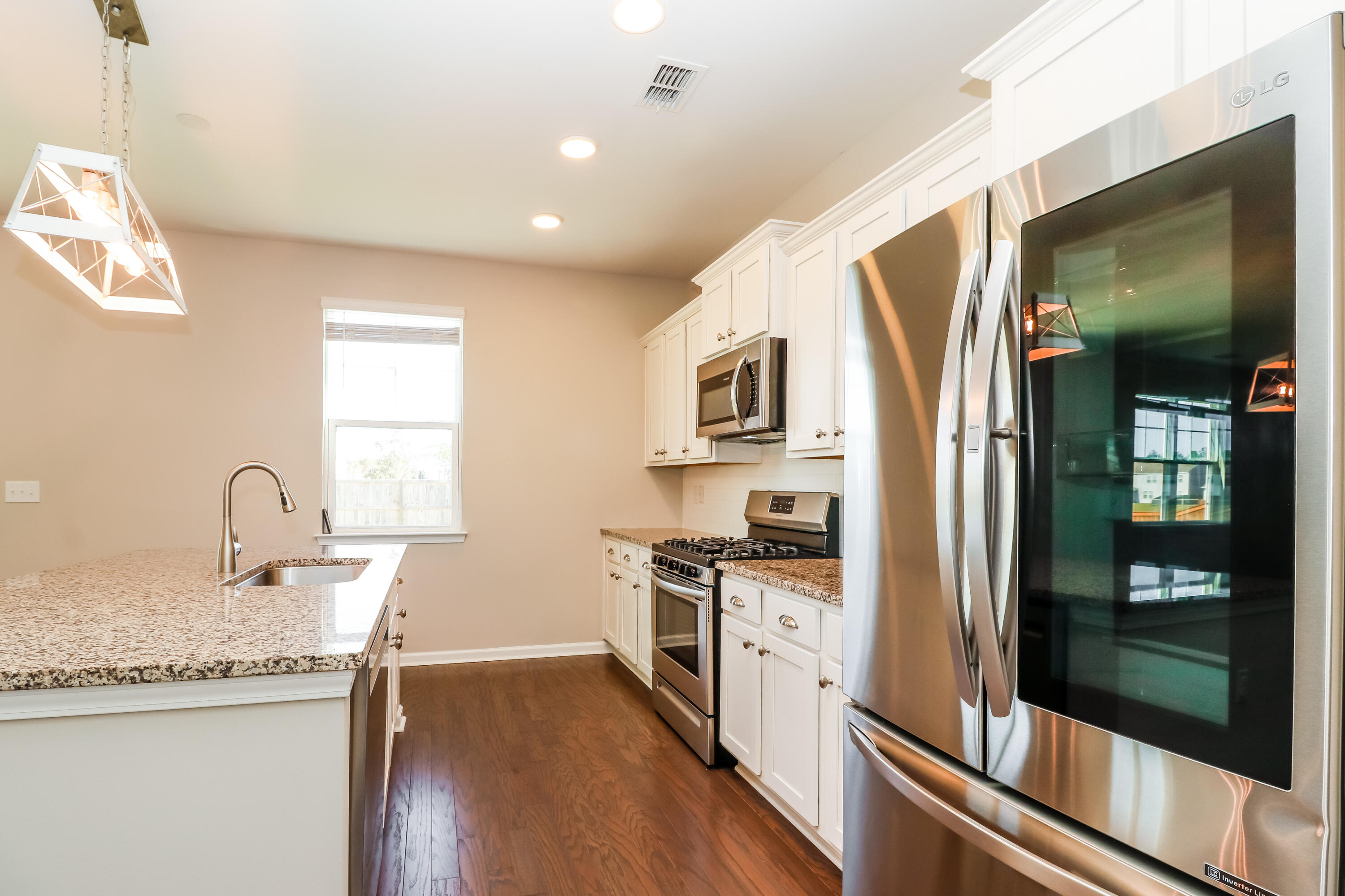 218 Rhodes Court Summerville, SC 29486 - Photo 6 of 14 1006263.218 Rhodes Court - Kitchen_3 (1)