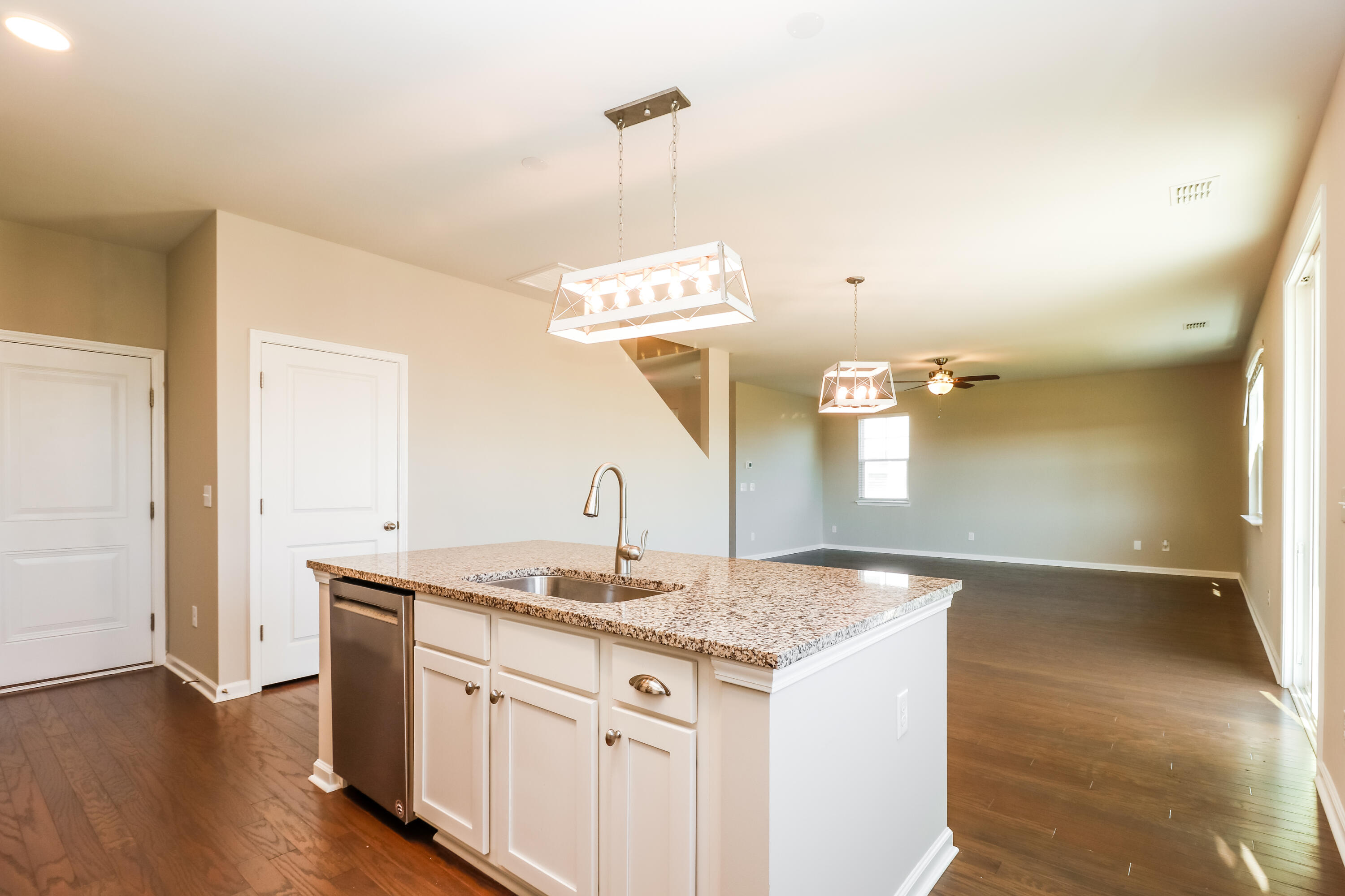 218 Rhodes Court Summerville, SC 29486 - Photo 7 of 14 1006263.218 Rhodes Court - Kitchen