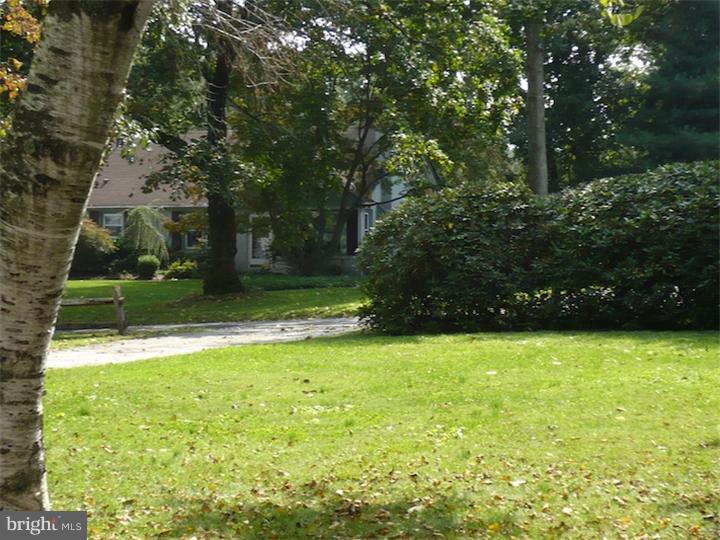 116 Ridgefield Road Newtown Square, PA 19073 - Photo 6 of 23 Front Yard