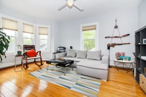 $4,900 | 53 Prince Street, Unit 3, Cambridge, MA 02139