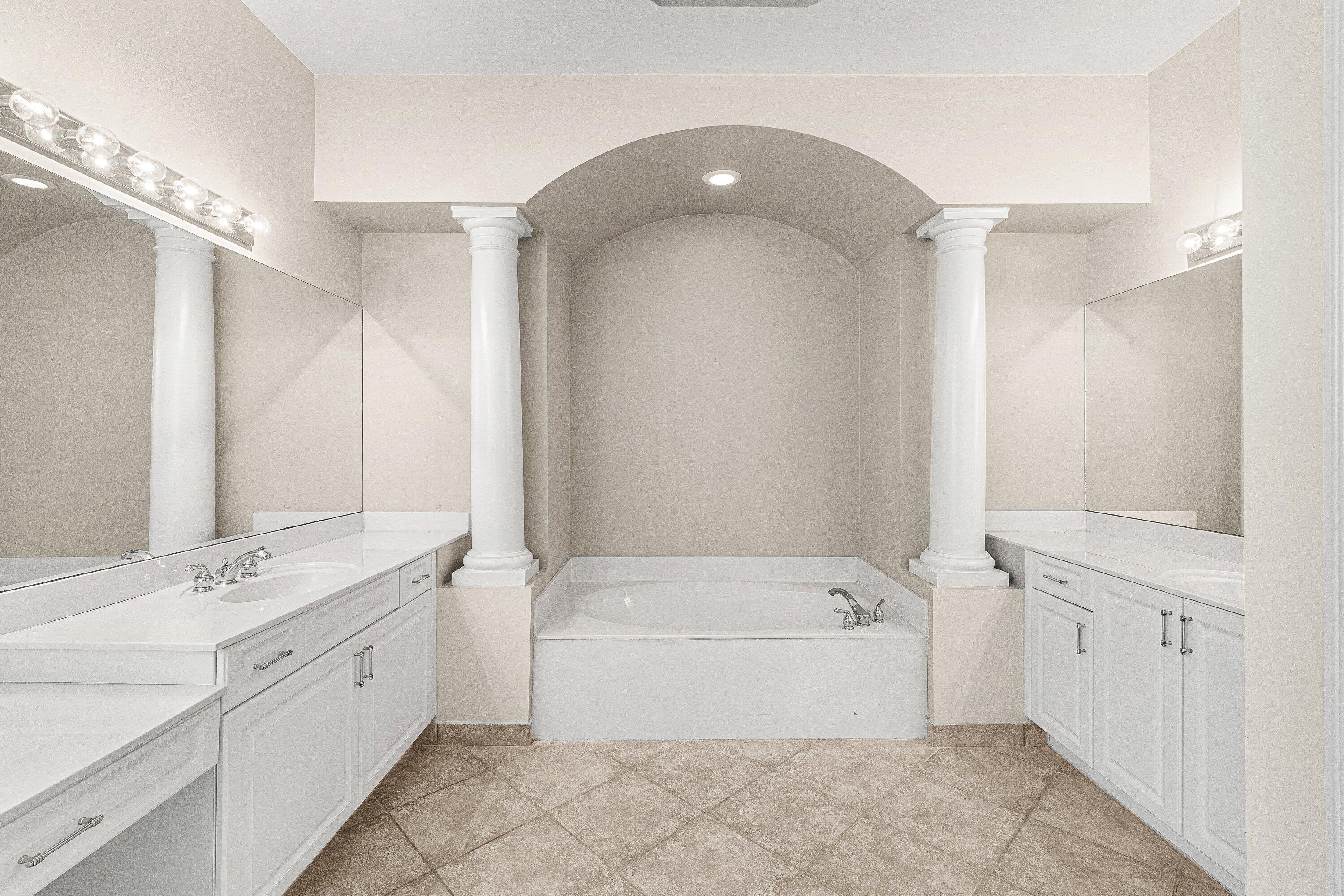 13063 Salinas Point Way Delray Beach, FL 33446 - Photo 20 of 43 Primary Bathroom