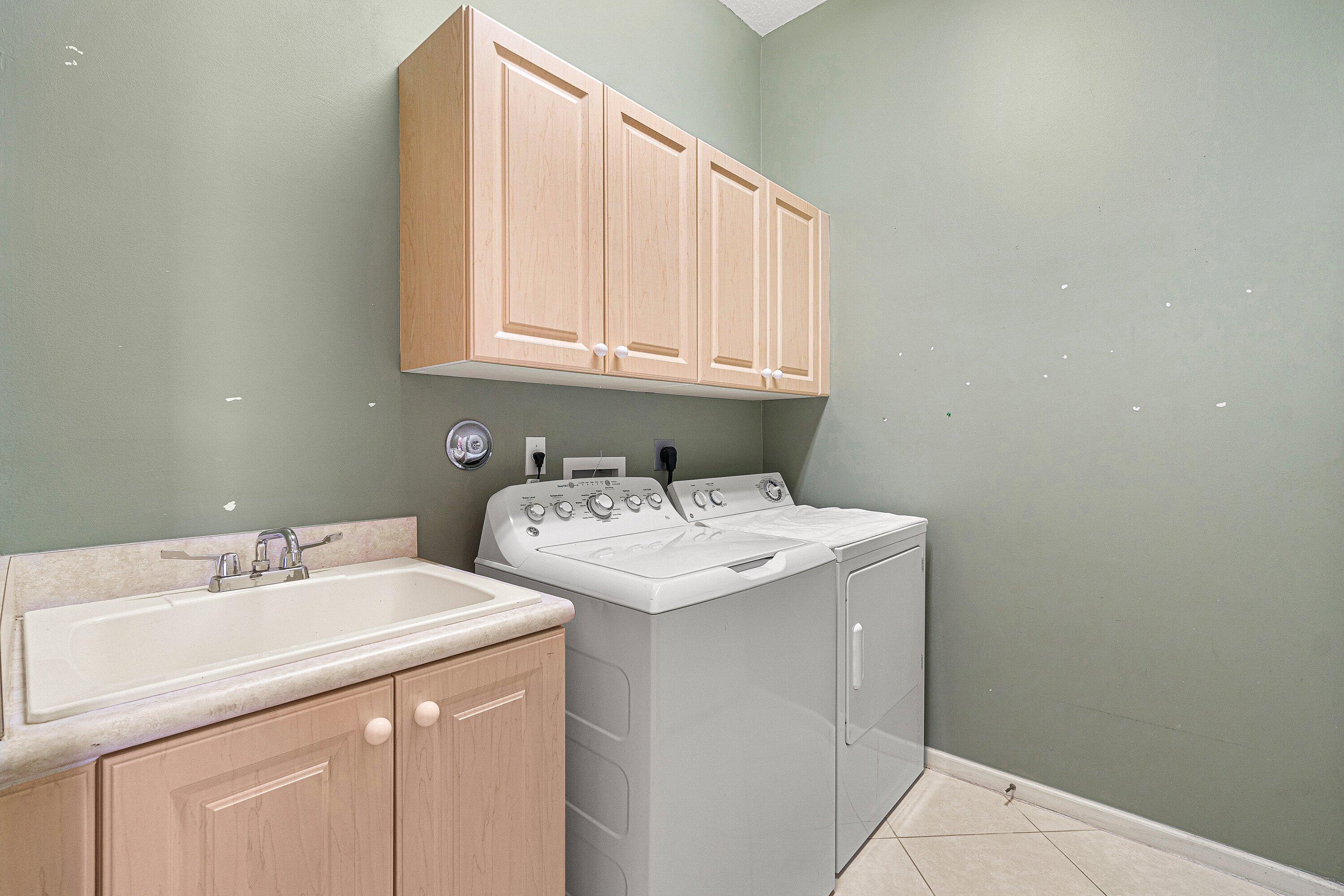 13063 Salinas Point Way Delray Beach, FL 33446 - Photo 26 of 43 Inside Laundry