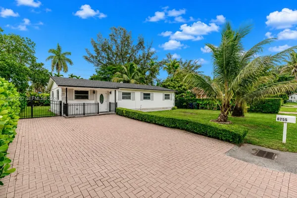$4,750 | 6255 Southwest 62nd Court, South Miami, FL 33143
