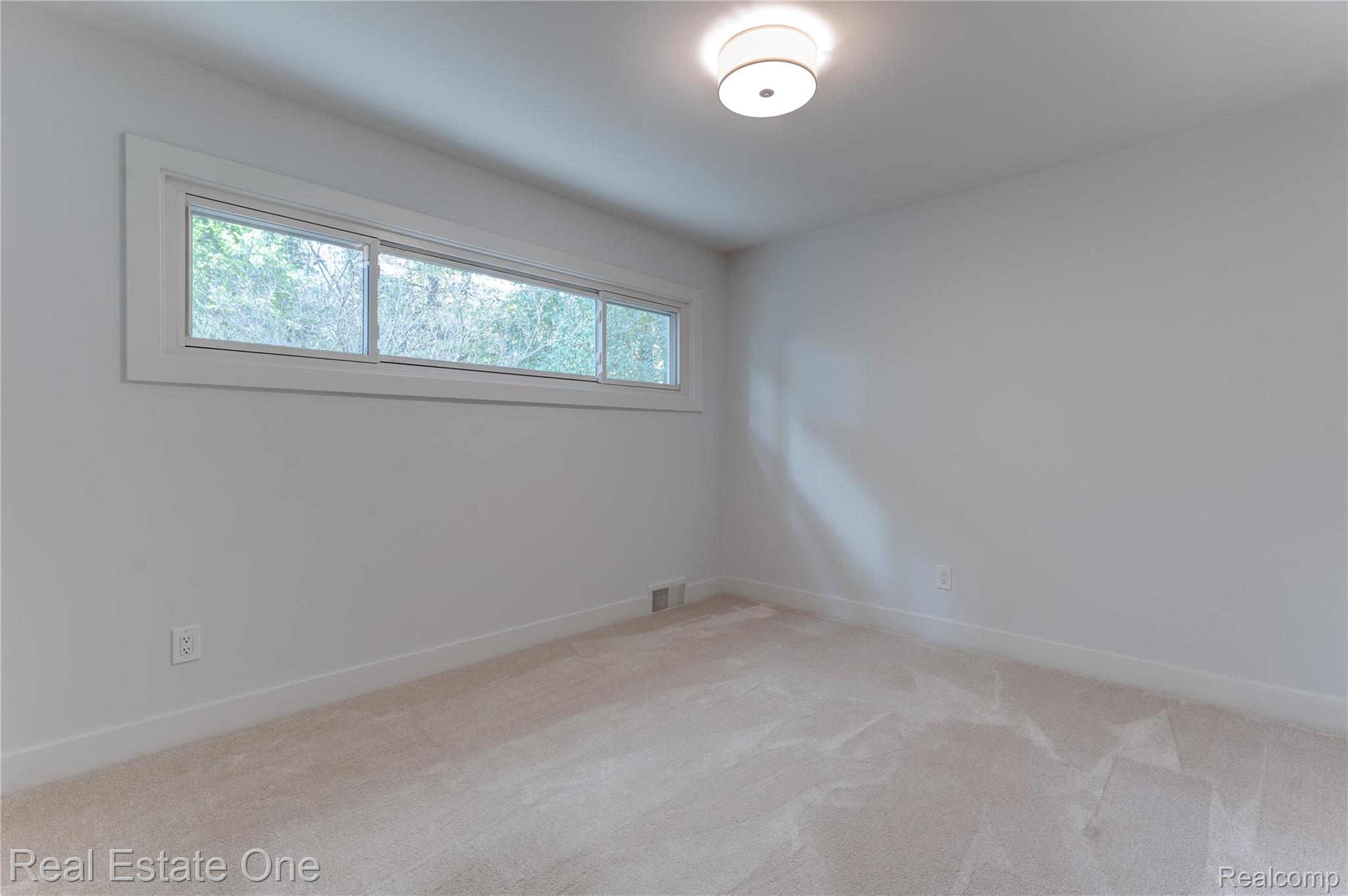 786 South Cranbrook Road Bloomfield Hills, MI 48301 - Photo 17 of 38 Empty room with light colored carpet and baseboards
