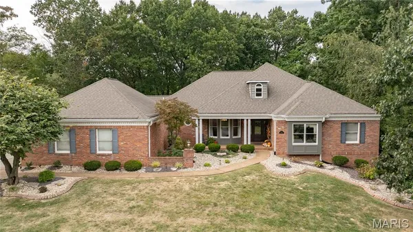 $724,900 | 5212 Richland Woods Drive, Alton, IL 62002