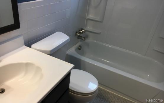 30461 Ridgefield Avenue Warren, MI 48088 - Photo 12 of 17 bathroom.jpg
