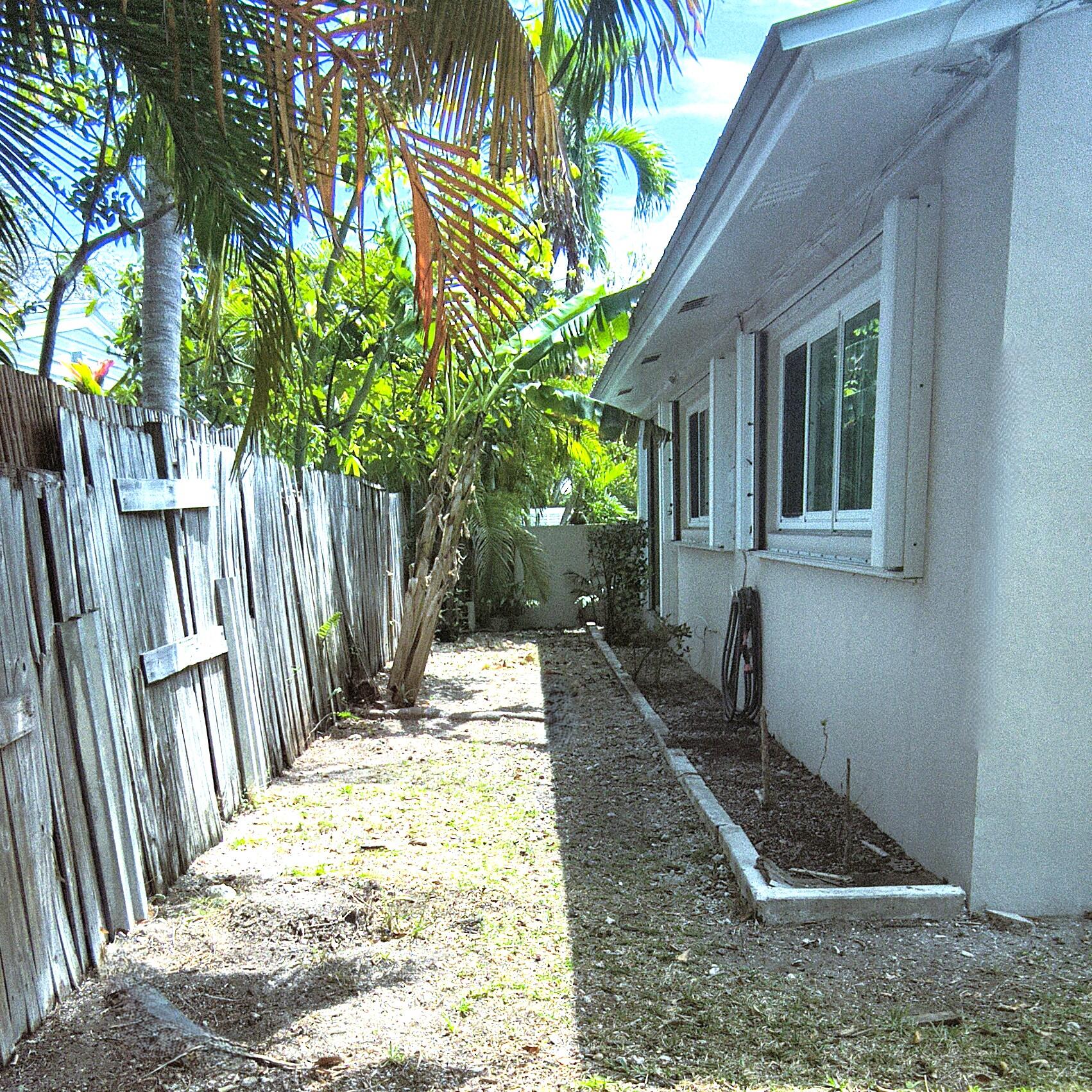 3011 Riviera Drive Key West, FL 33040 - Photo 12 of 36 Side yard
