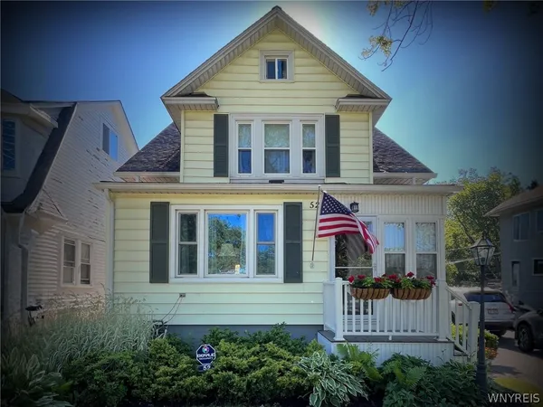 $274,900 | 52 Lakeview Parkway, Lockport, NY 14094
