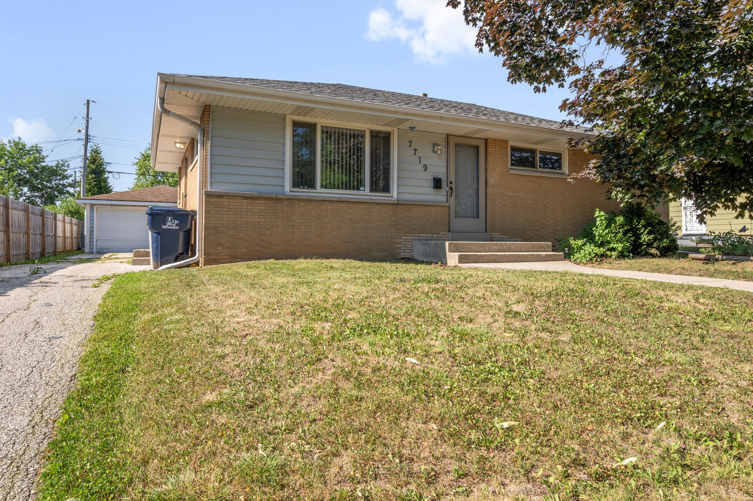 7719 West Winfield Avenue Milwaukee, WI 53218 - Photo 2 of 19 4_ElizabethKrier_DSC6995