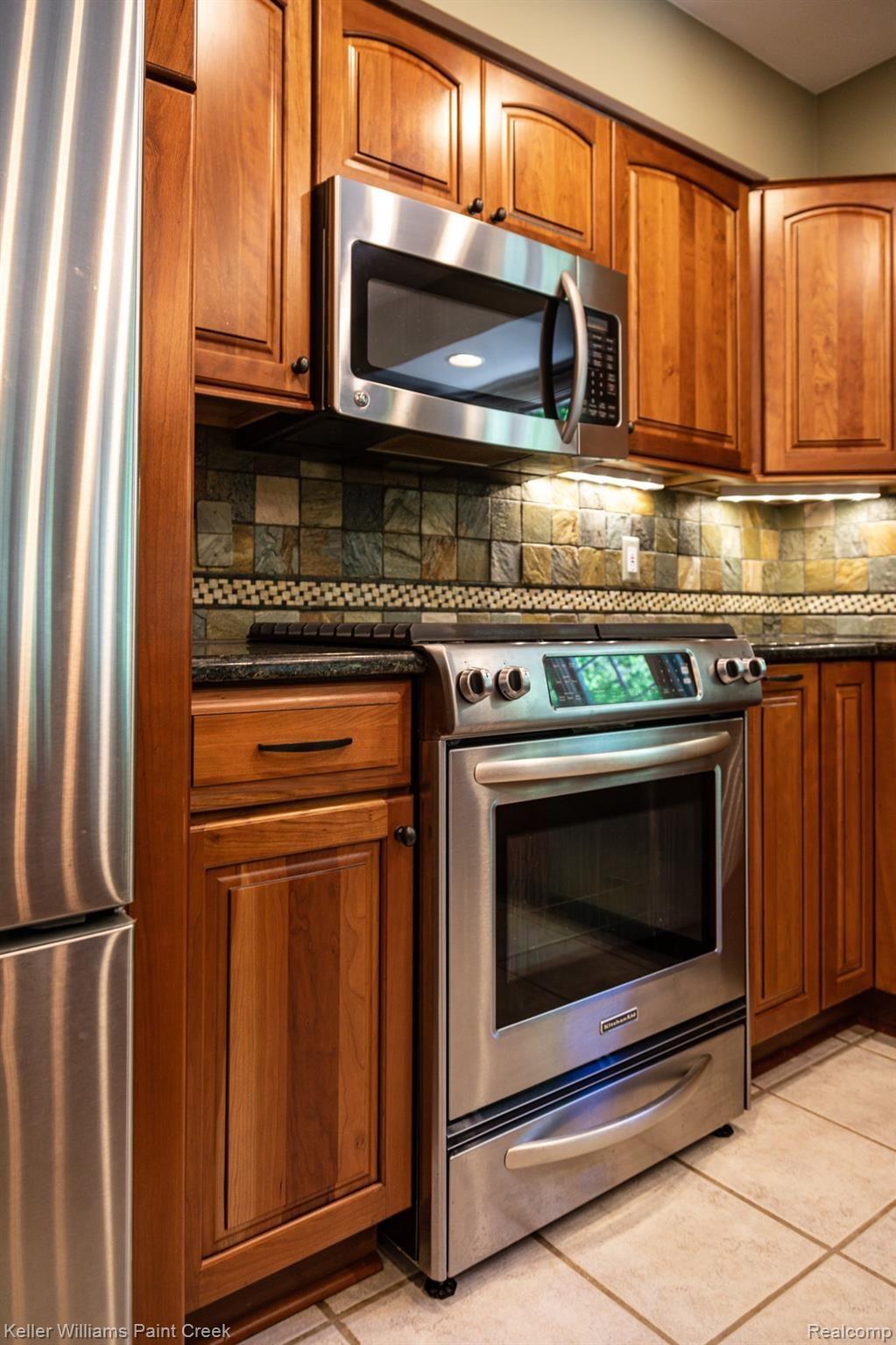 2452 Pleasant View Drive Rochester, MI 48306 - Photo 23 of 52 Stainless steel appliances!
