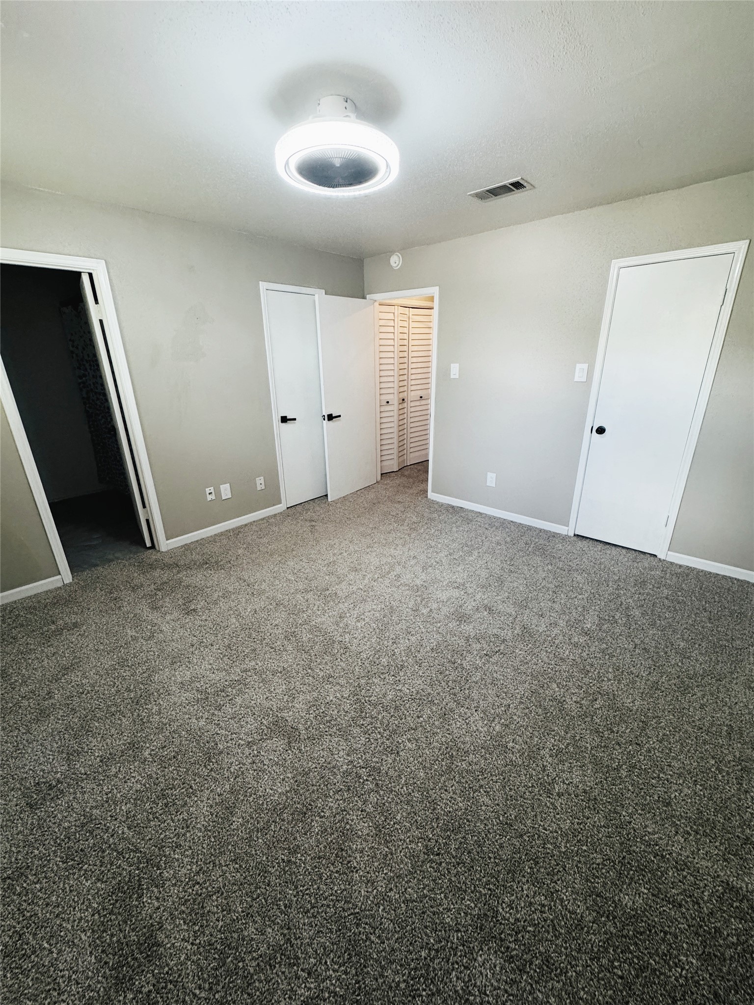 5800 Lumberdale Road, Unit 90 Houston, TX 77092 - Photo 36 of 39 Another view of the main bedroom.