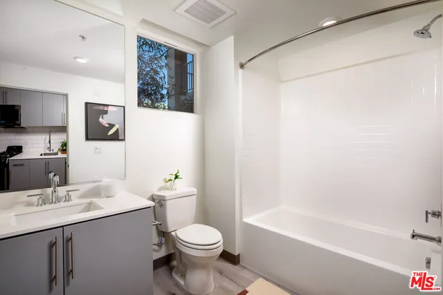 $2,245 | 750 South Oxford Avenue, Unit 440, Los Angeles, CA 90005