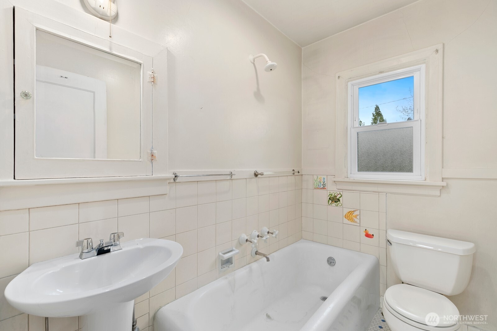 4052 44th Avenue Southwest Seattle, WA 98116 - Photo 13 of 38