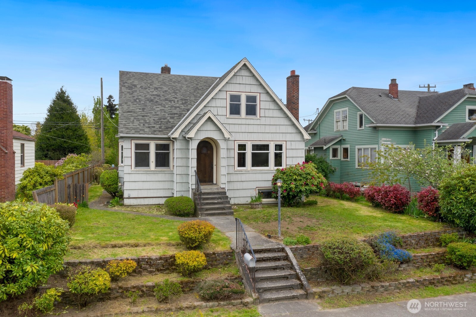 4052 44th Avenue Southwest Seattle, WA 98116 - Photo 2 of 38