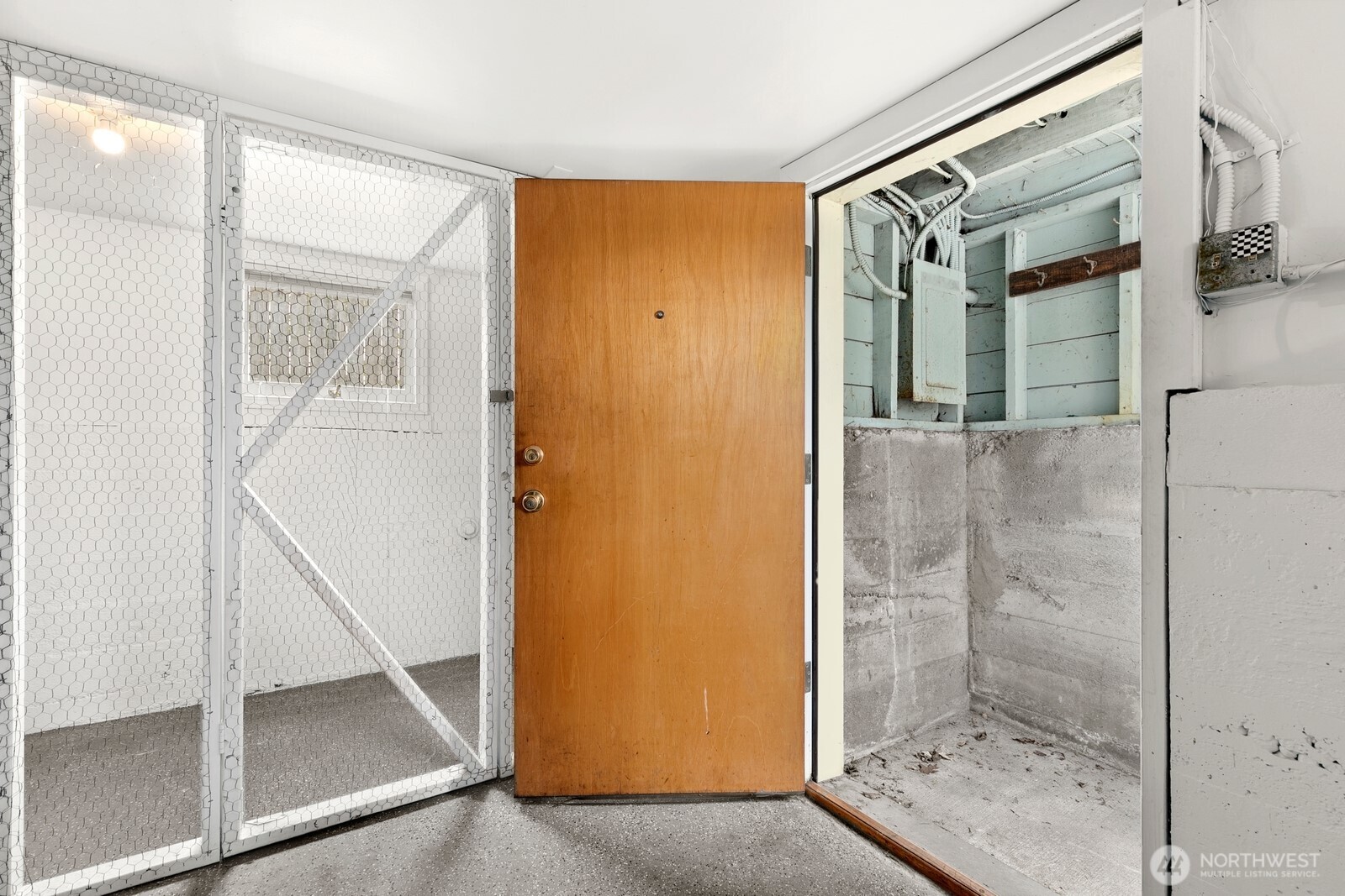 4052 44th Avenue Southwest Seattle, WA 98116 - Photo 25 of 38