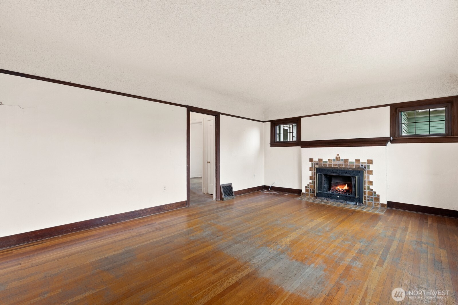 4052 44th Avenue Southwest Seattle, WA 98116 - Photo 4 of 38