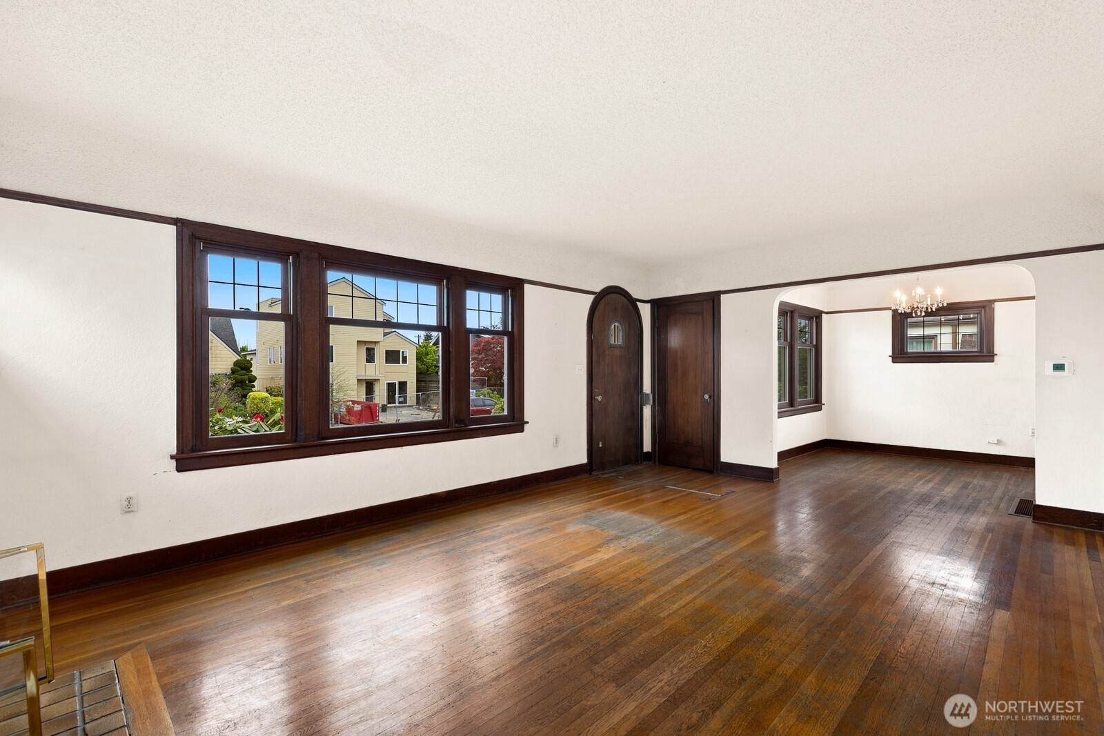 4052 44th Avenue Southwest Seattle, WA 98116 - Photo 6 of 38