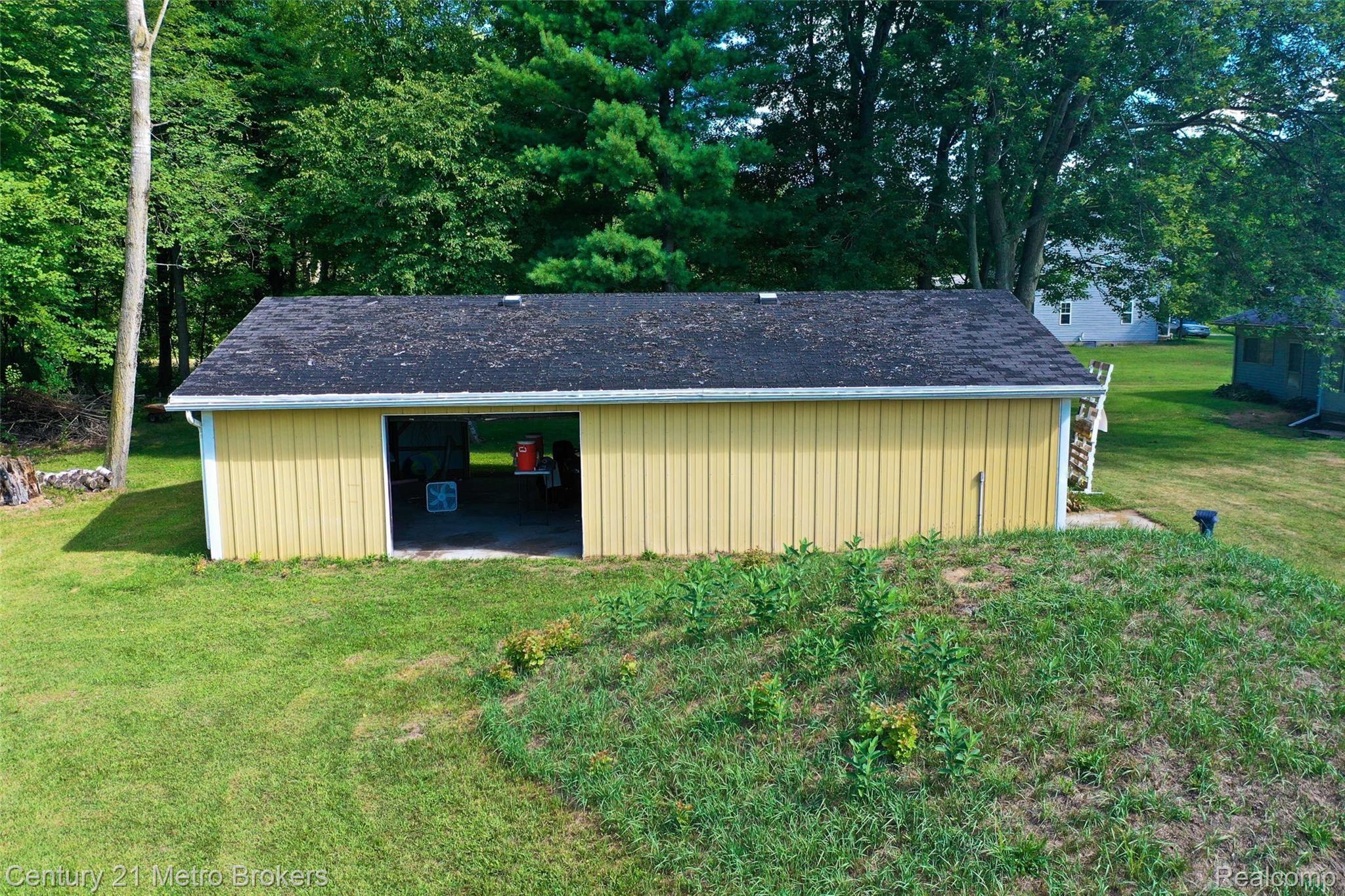 10390 South Dehmel Road Birch Run, MI 48415 - Photo 16 of 16 10390-S-Dehmel-Rd-45 Outside.jpg