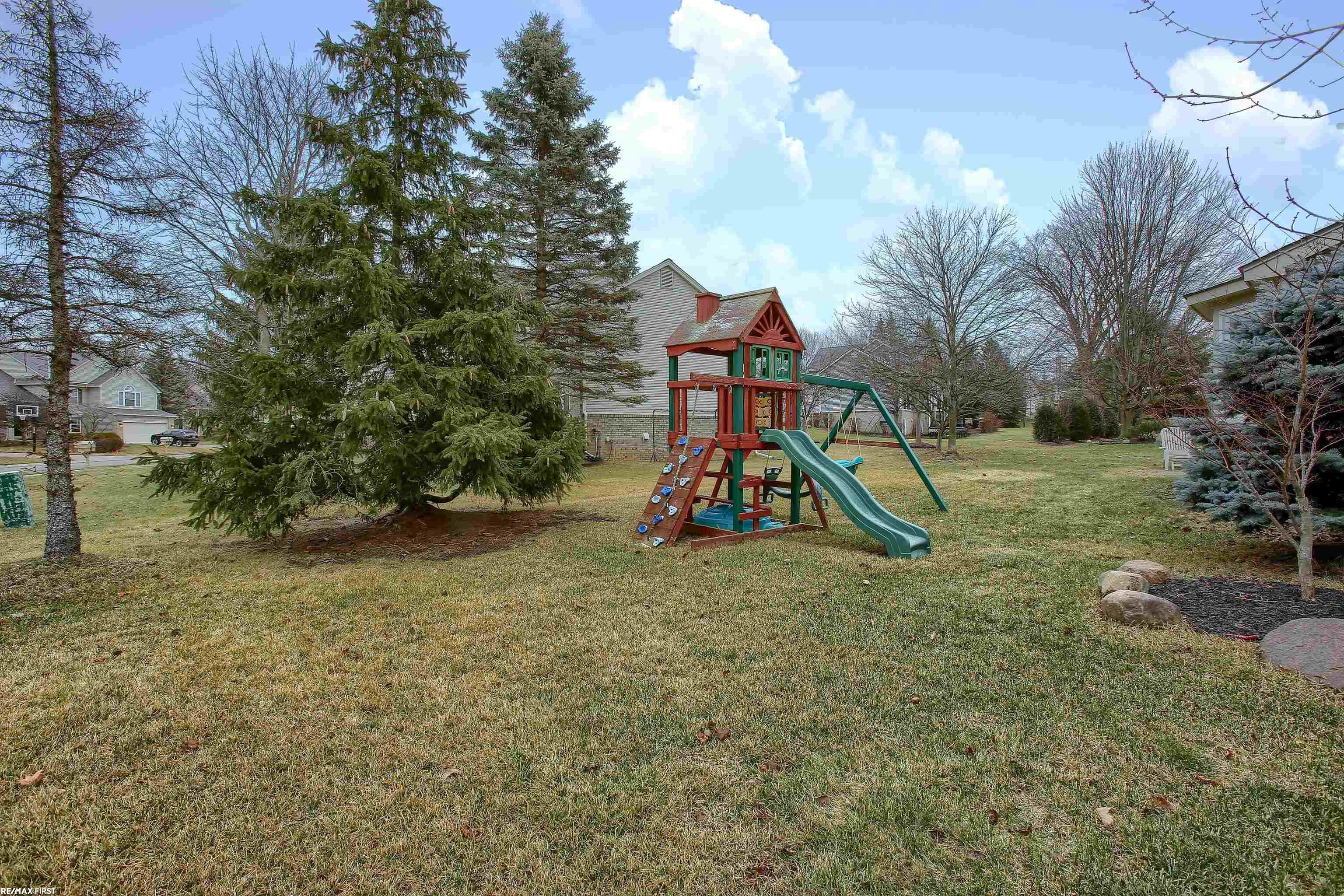 3700 Normandy Drive Rochester, MI 48306 - Photo 31 of 32 50100478-30.JPG