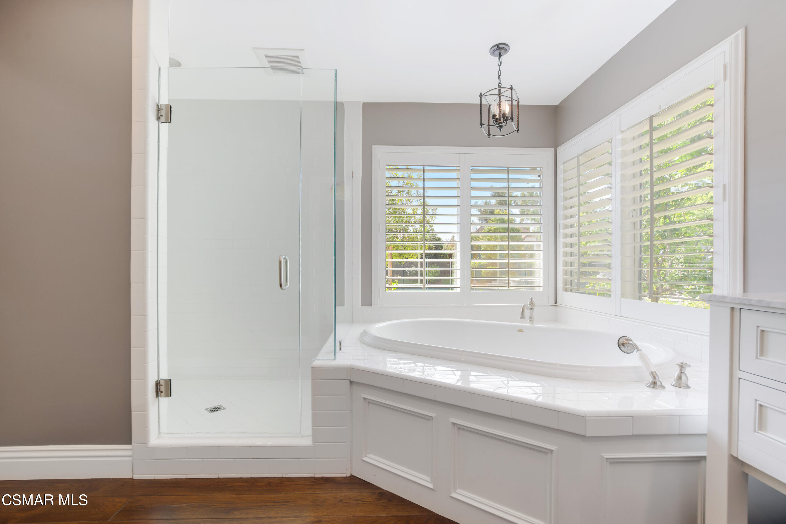 888 Rancho Road Thousand Oaks, CA 91362 - Photo 22 of 44 a bathroom with a tub and sink