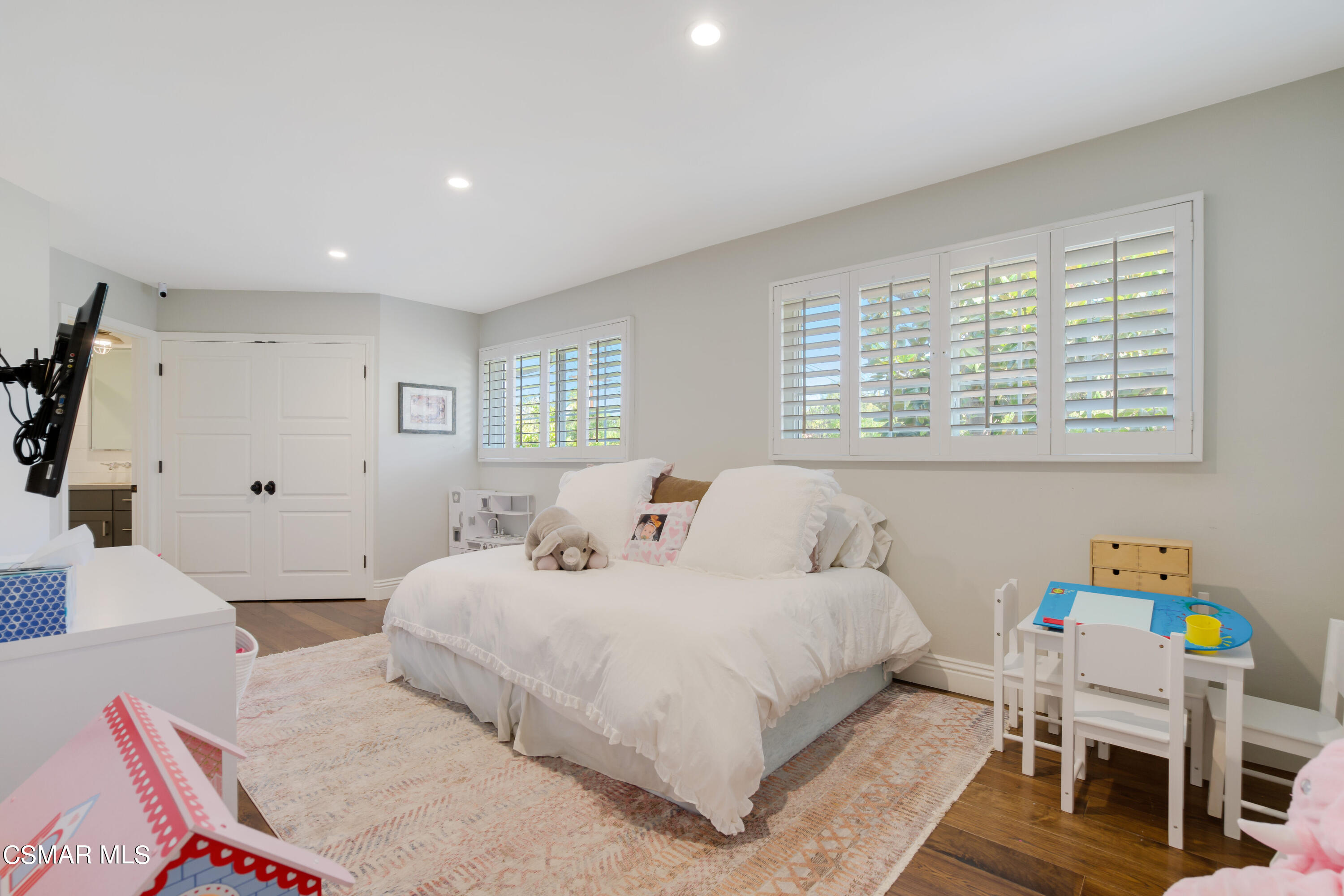 888 Rancho Road Thousand Oaks, CA 91362 - Photo 27 of 44 a bedroom with a bed a couch and a window