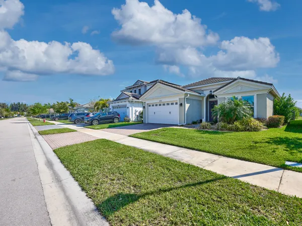 $3,750 | 15751 Goldfinch Circle, The Acreage, FL 33470
