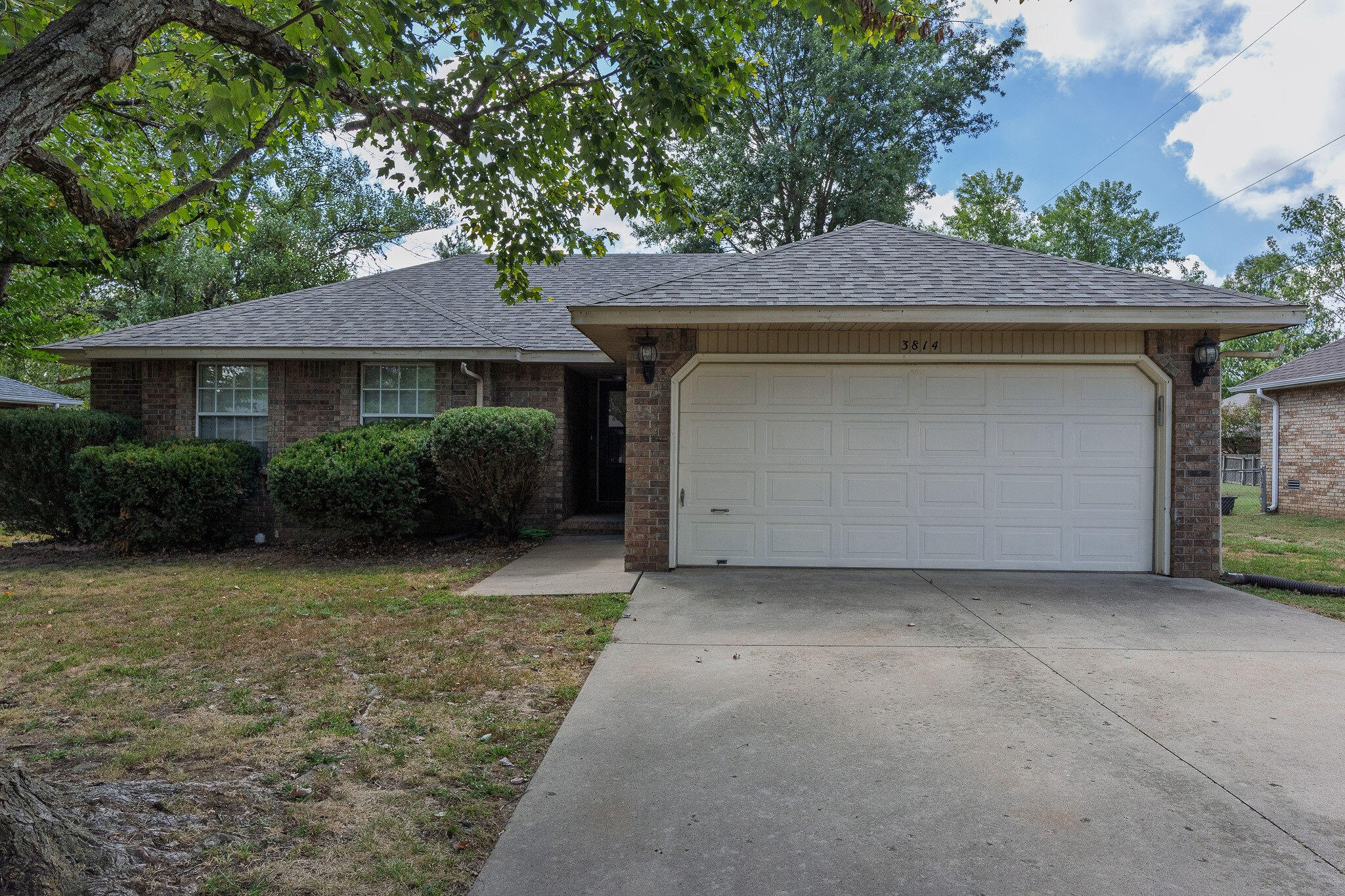3814 West Harrison Street Springfield, MO 65802 - Photo 2 of 31 2
