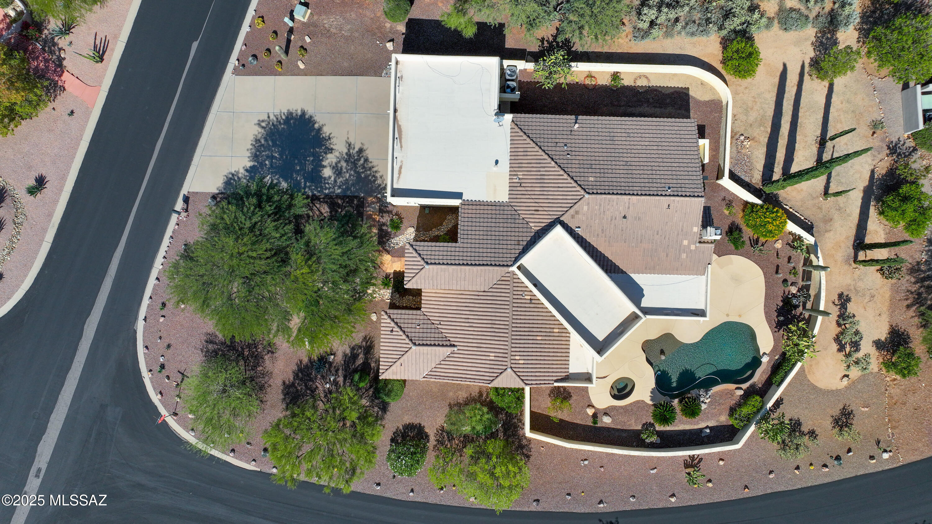 12510 North Piping Rock Road Tucson, AZ 85755 - Photo 4 of 47
