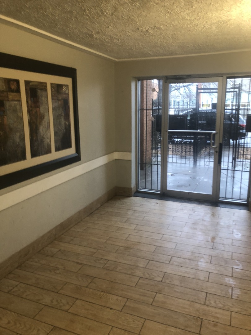 4407 West Adams Street Chicago, IL 60624 - Photo 10 of 10 a view of an empty room with a window