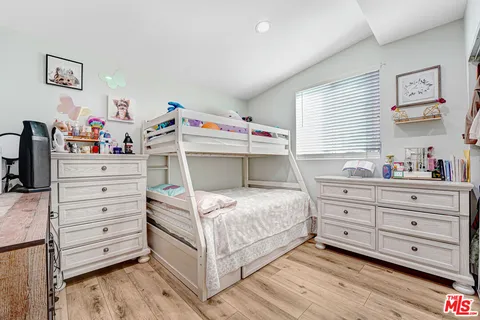 $987,000 | 6659 Zelzah Avenue, Reseda, CA 91335