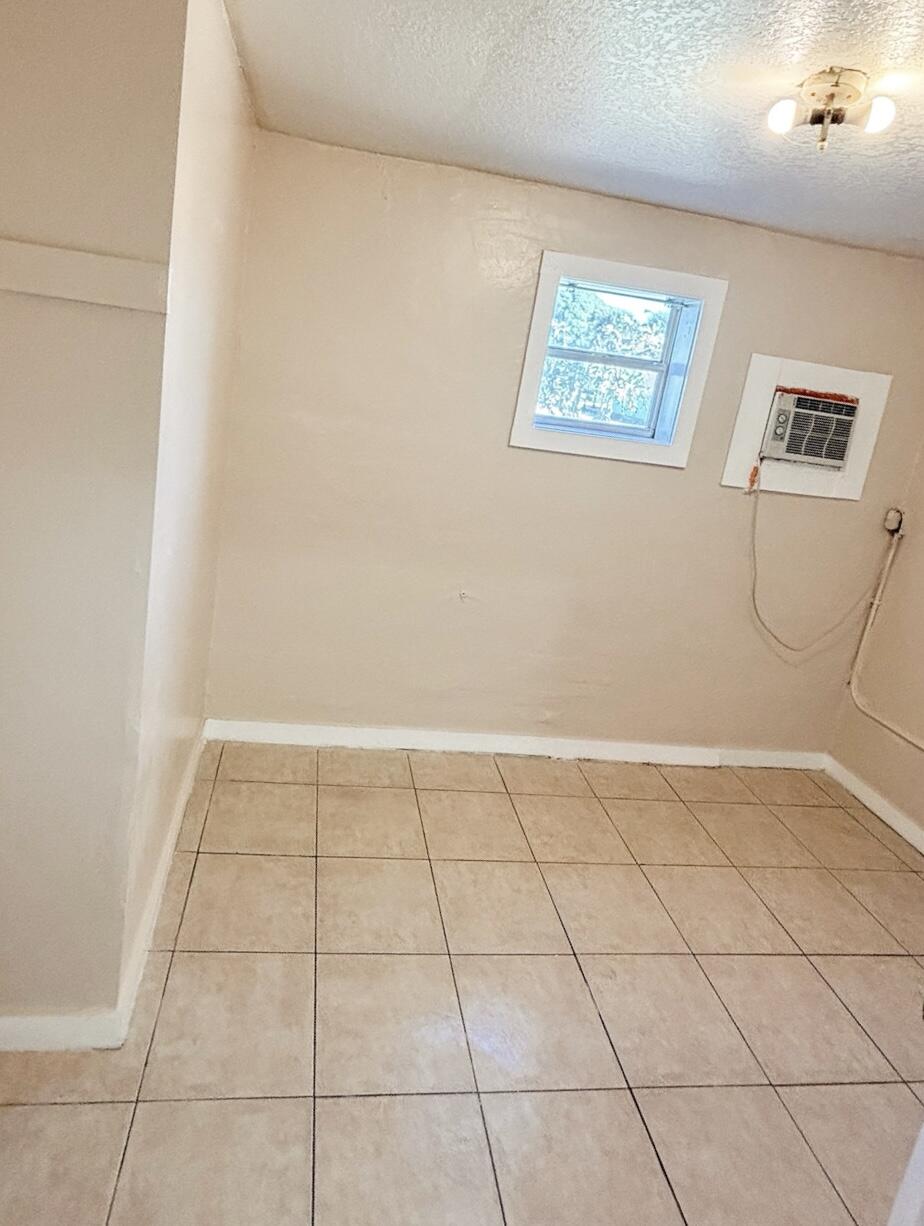 433 North 9th Street Fort Pierce, FL 34950 - Photo 5 of 15 IMG_1865