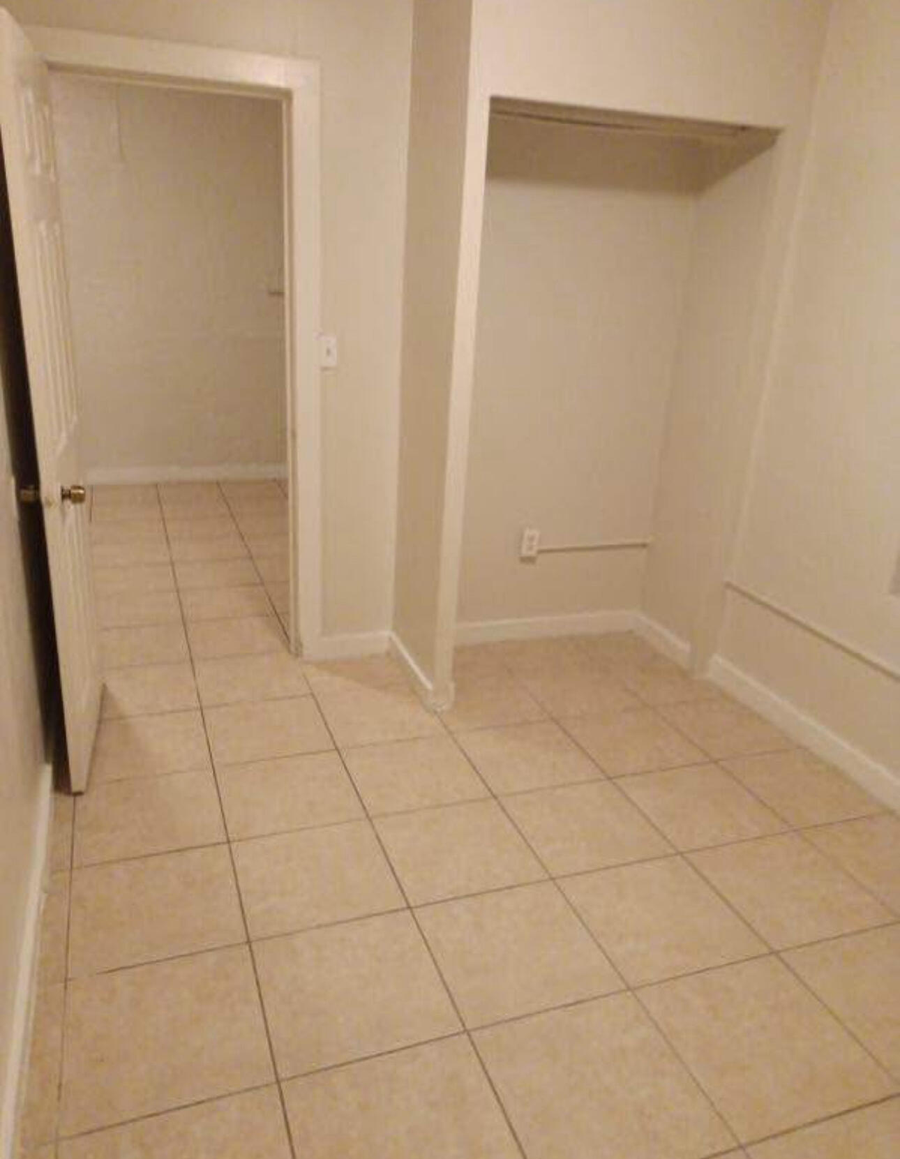 433 North 9th Street Fort Pierce, FL 34950 - Photo 9 of 15 IMG_1871