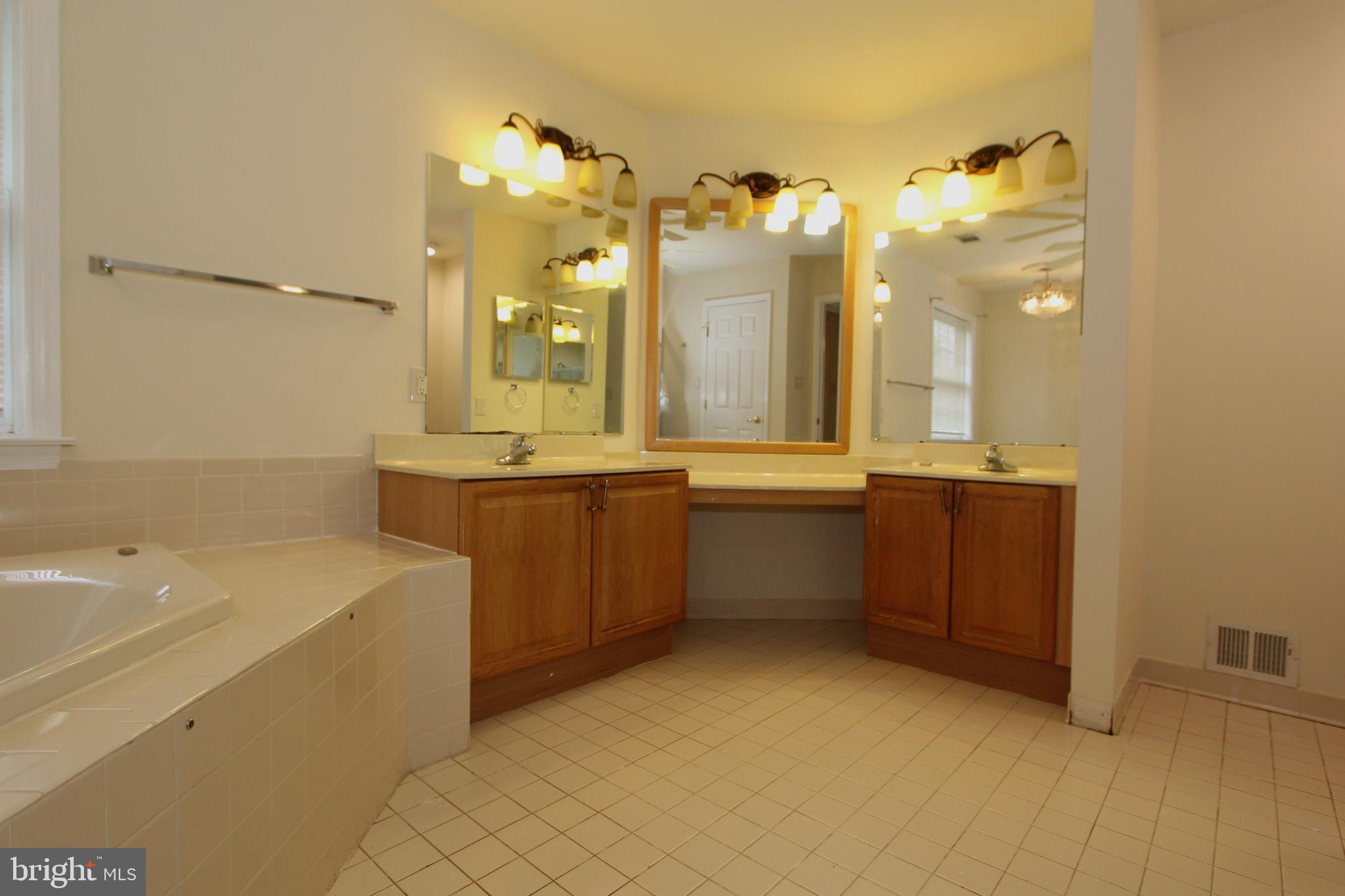 8301 Glen Heather Drive Frederick, MD 21702 - Photo 32 of 72 Primary bath, view 2