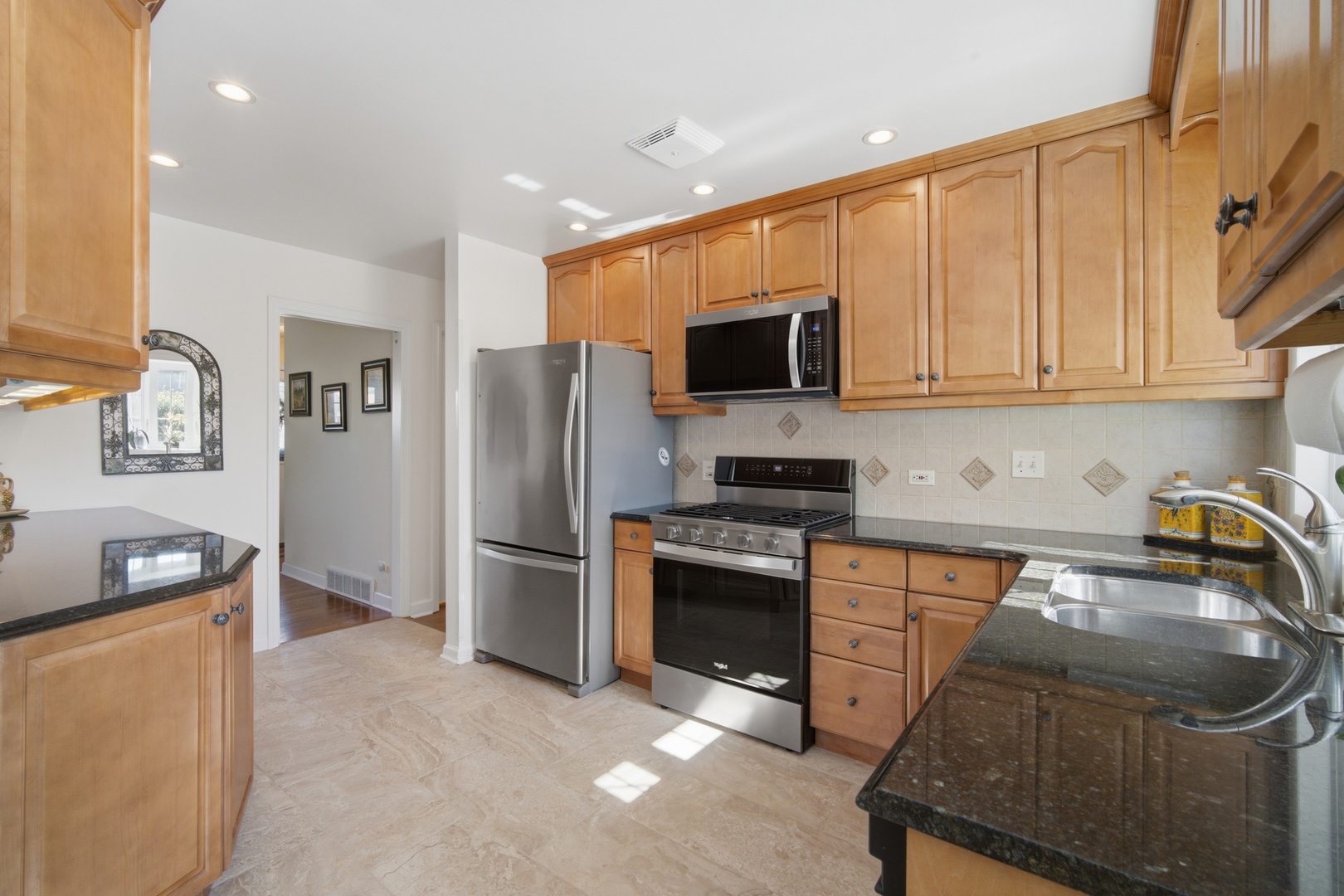 115 Michael Manor Glenview, IL 60025 - Photo 6 of 24