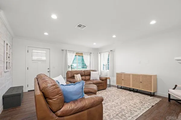 $4,000 | 586 Del Mar Avenue, Chula Vista, CA 91910