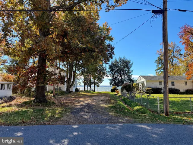$279,000 | 18284 Piedmont Drive, Cobb Island, MD 20625