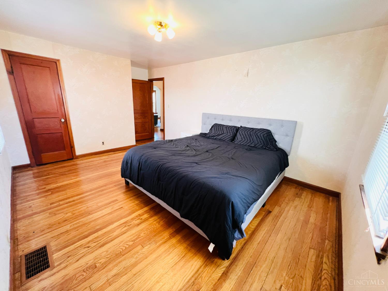 7905 Plainfield Road Cincinnati, OH 45236 - Photo 12 of 32