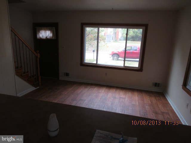6 Lexington Road Harmans, MD 21077 - Photo 6 of 17 Living Room