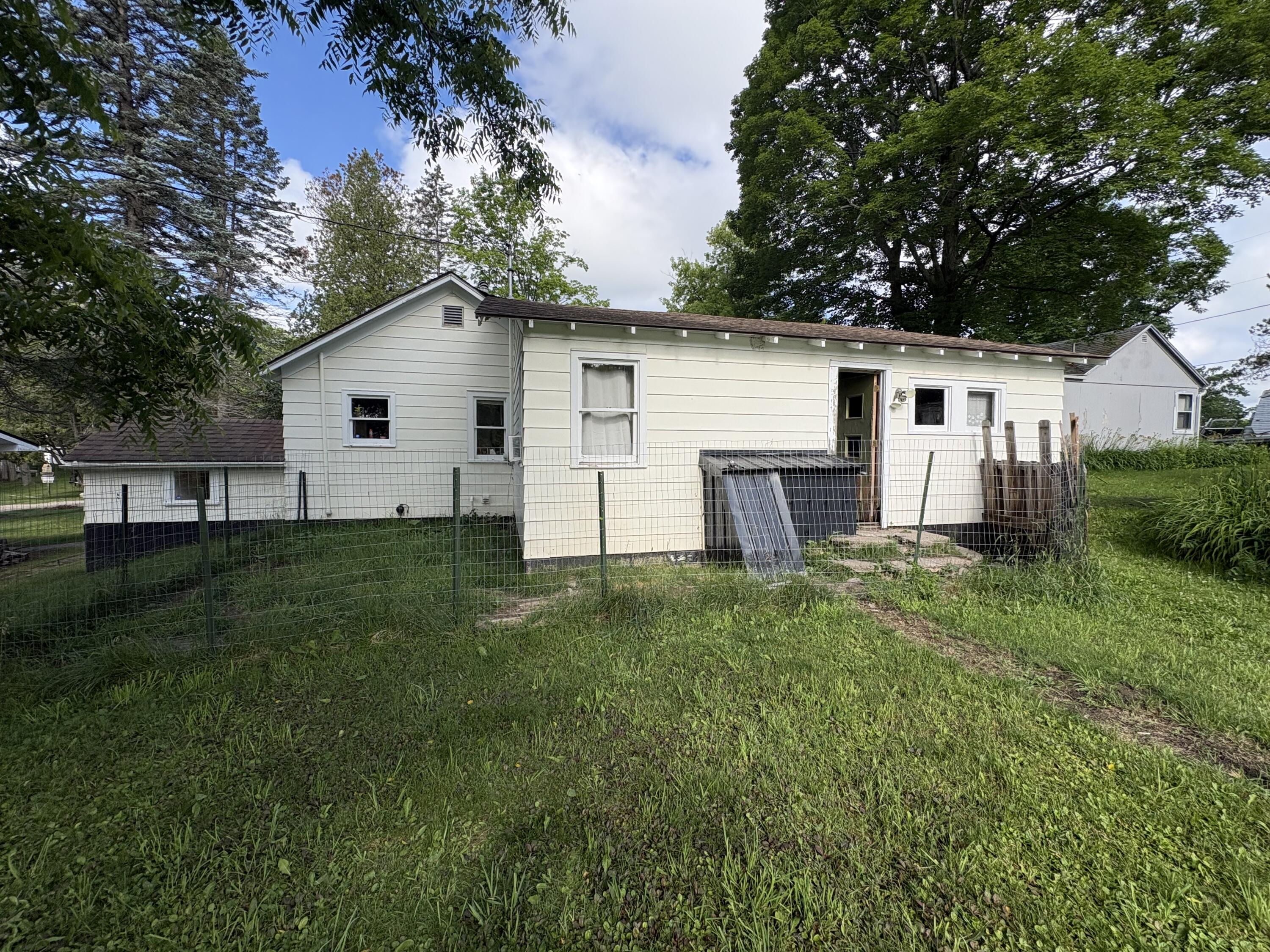 14110 Hicks Lake Road Evart, MI 49631 - Photo 5 of 54 IMG_1903
