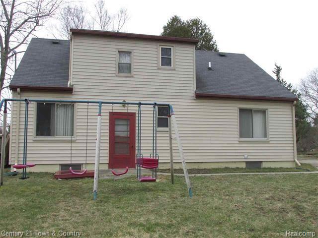 1801 North Rochester Road Oakland, MI 48363 - Photo 5 of 32 5.jpg