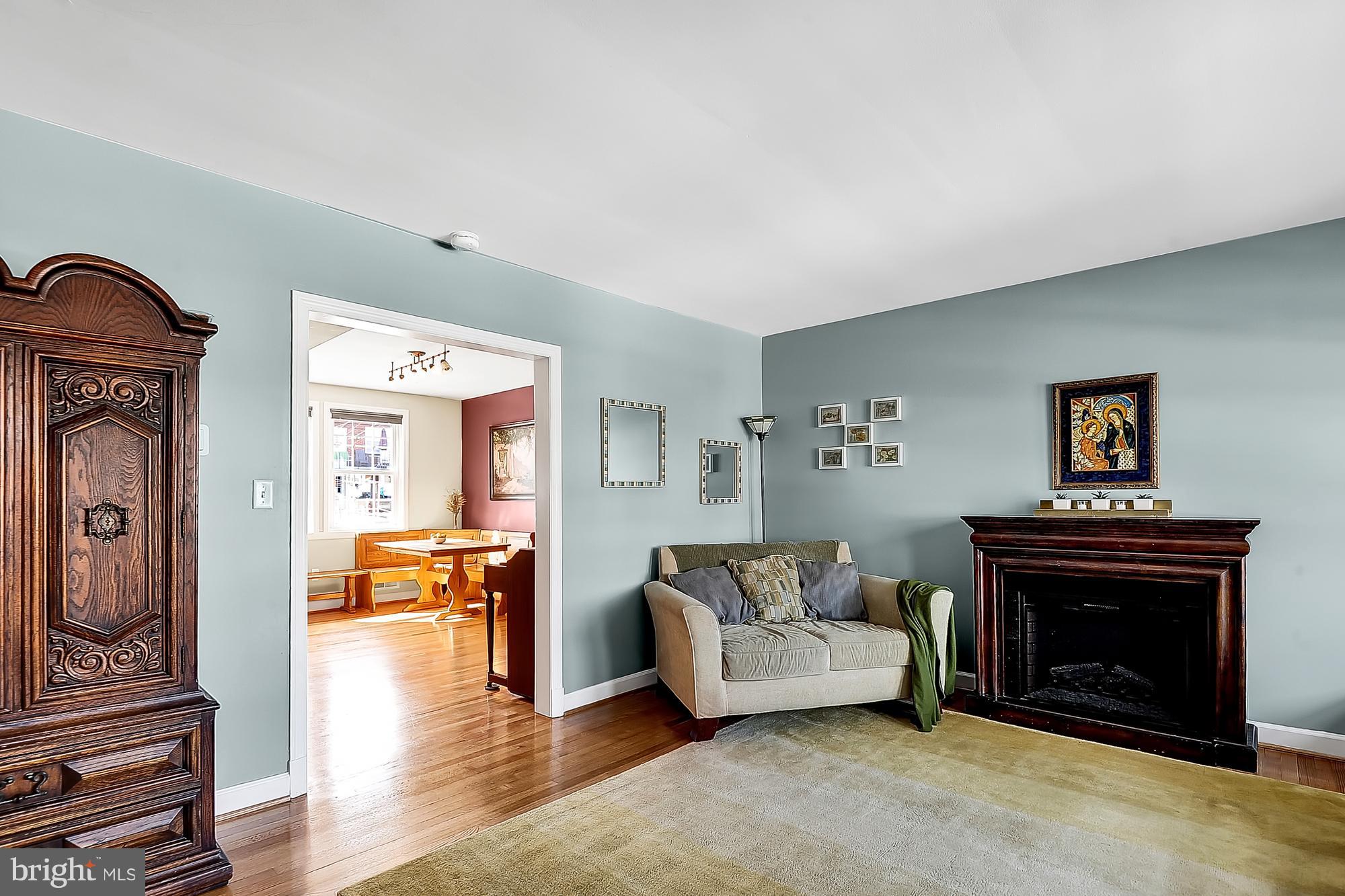 312 Greenlow Road Catonsville, MD 21228 - Photo 3 of 28 Living Room