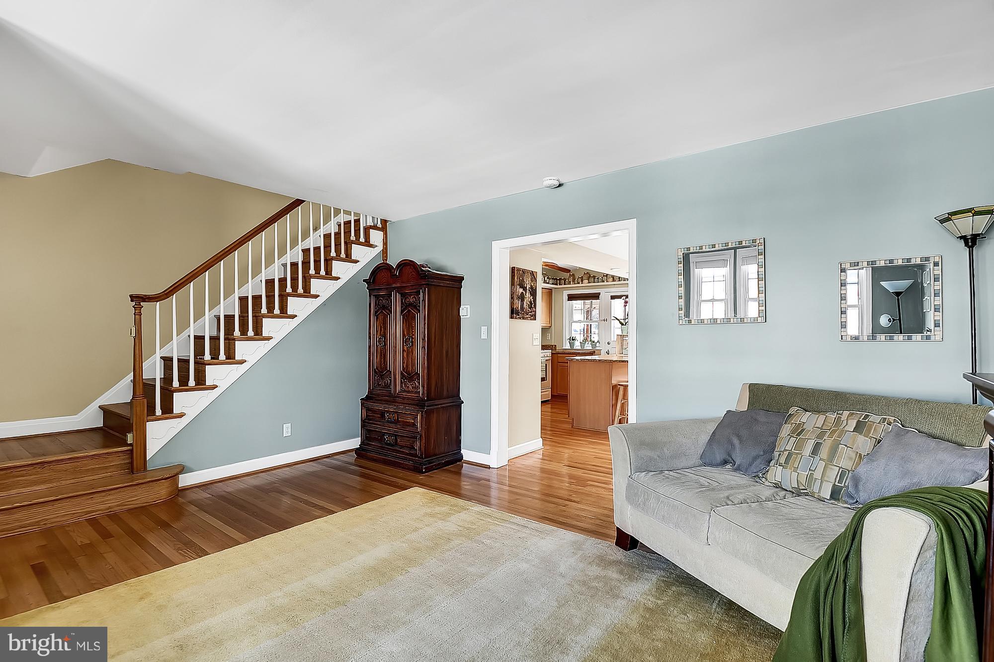 312 Greenlow Road Catonsville, MD 21228 - Photo 4 of 28 Living Room