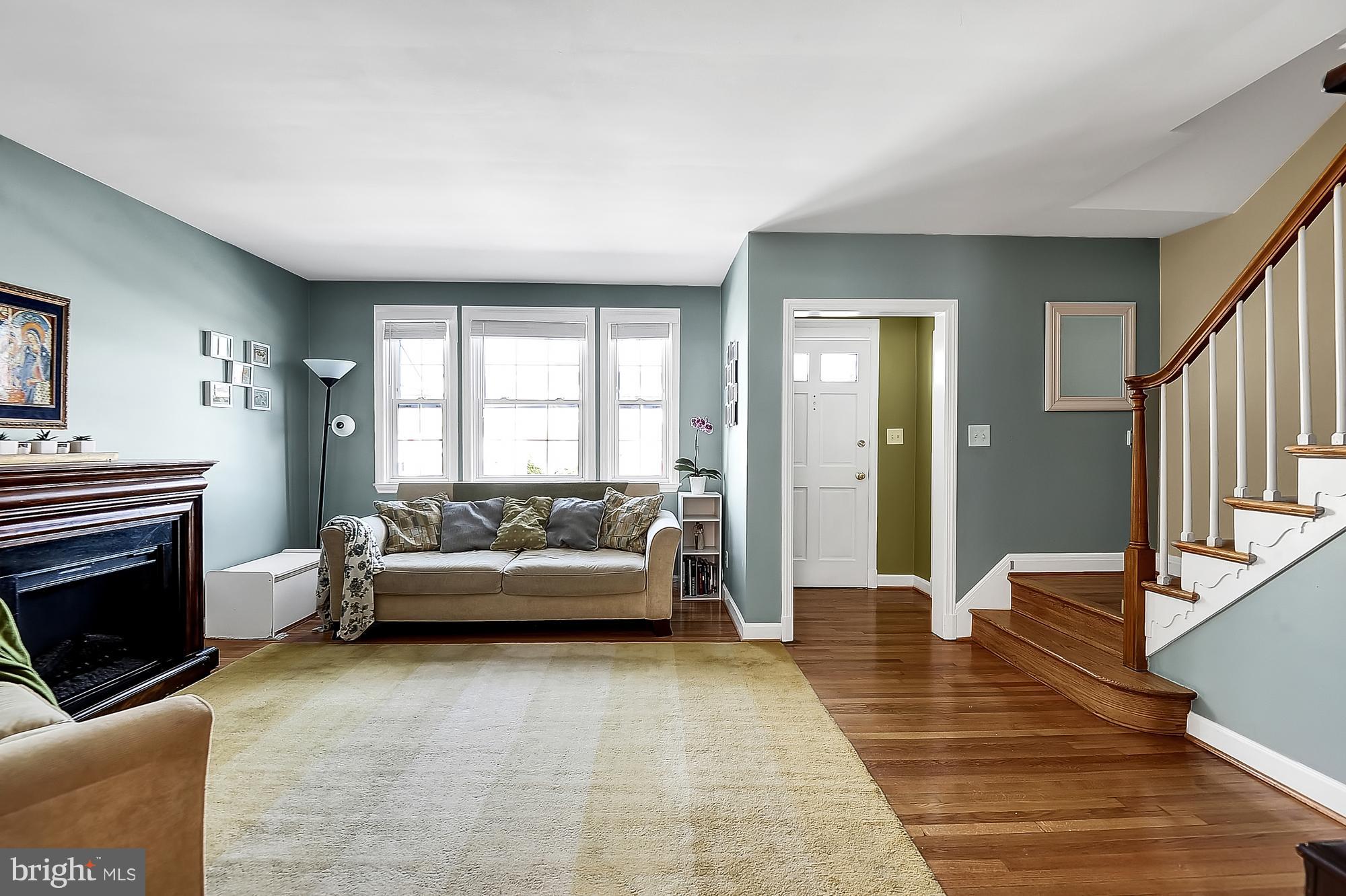 312 Greenlow Road Catonsville, MD 21228 - Photo 5 of 28 Living Room