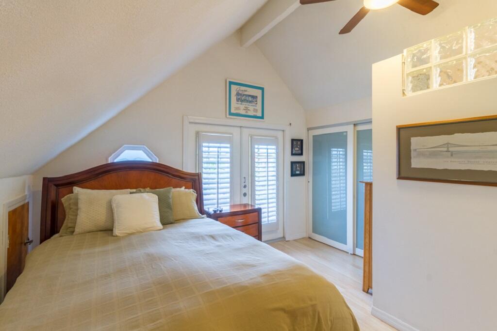 497 Sombrero Beach Road Marathon, FL 33050 - Photo 21 of 33 a bedroom with a bed and a painting on the wall