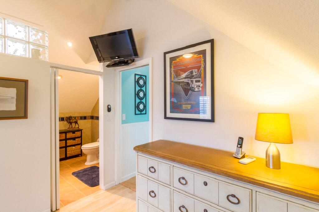 497 Sombrero Beach Road Marathon, FL 33050 - Photo 23 of 33 a living room with furniture and a flat screen tv