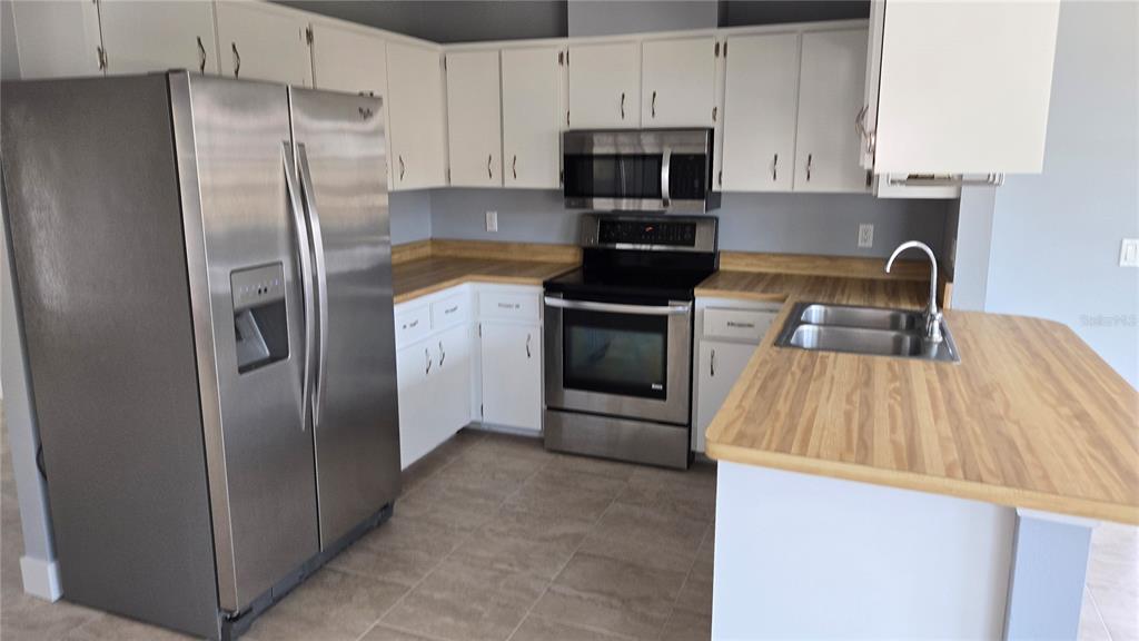 347 Holly Road Venice, FL 34293 - Photo 2 of 7