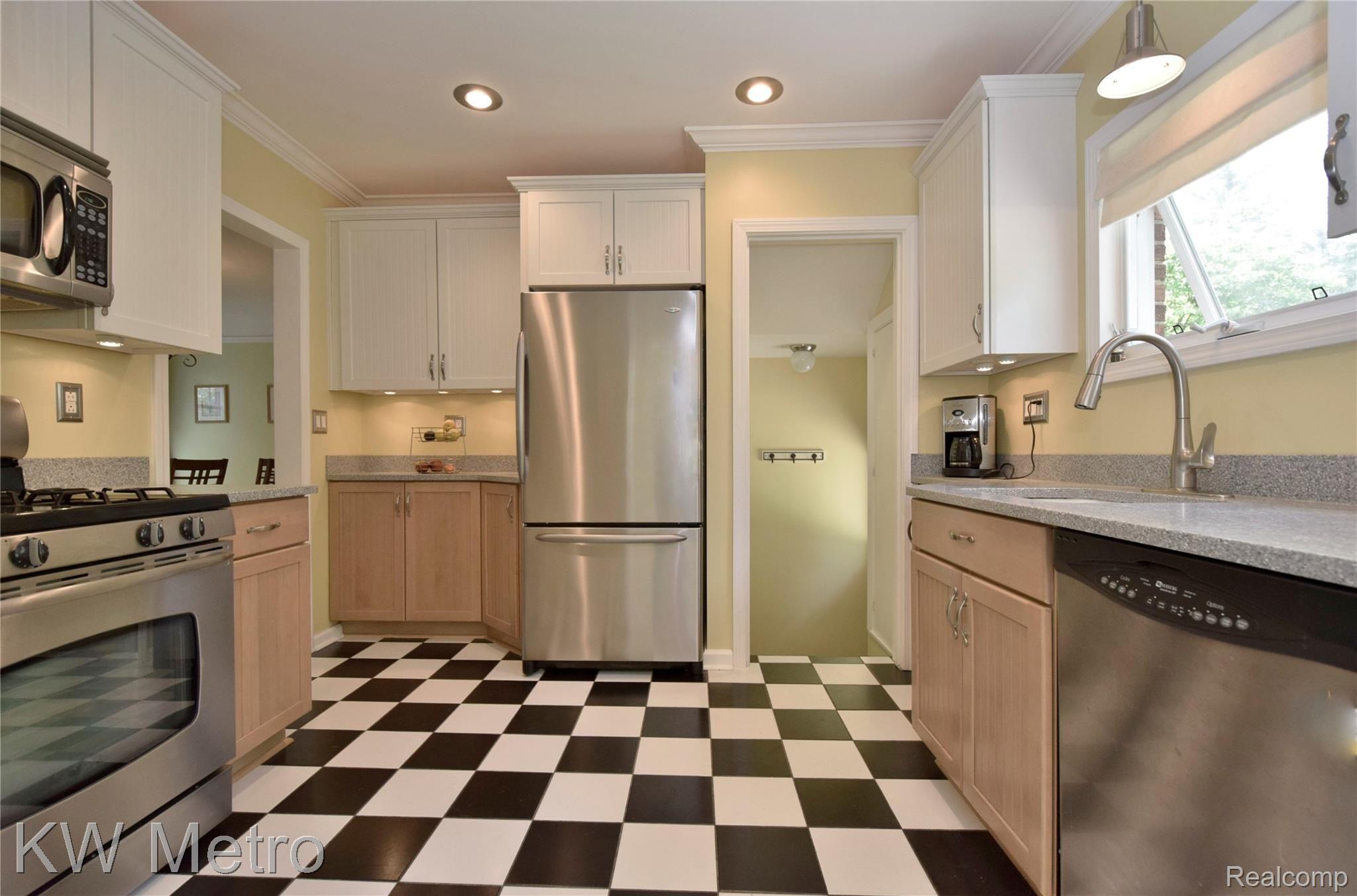 42 Fairwood Boulevard Pleasant Ridge, MI 48069 - Photo 14 of 53 kitchen 3.JPG