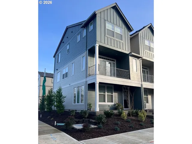 3310 Southeast Brookwood Avenue, Hillsboro, OR 97123